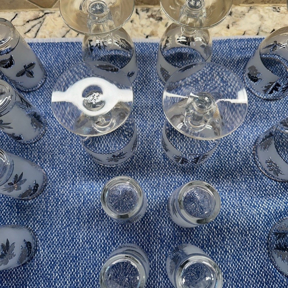 EVC Libbey MCM Silver Leaf 22-glass Lot; 10 Goblets and 12 Juice Glasses - Picture 9 of 13